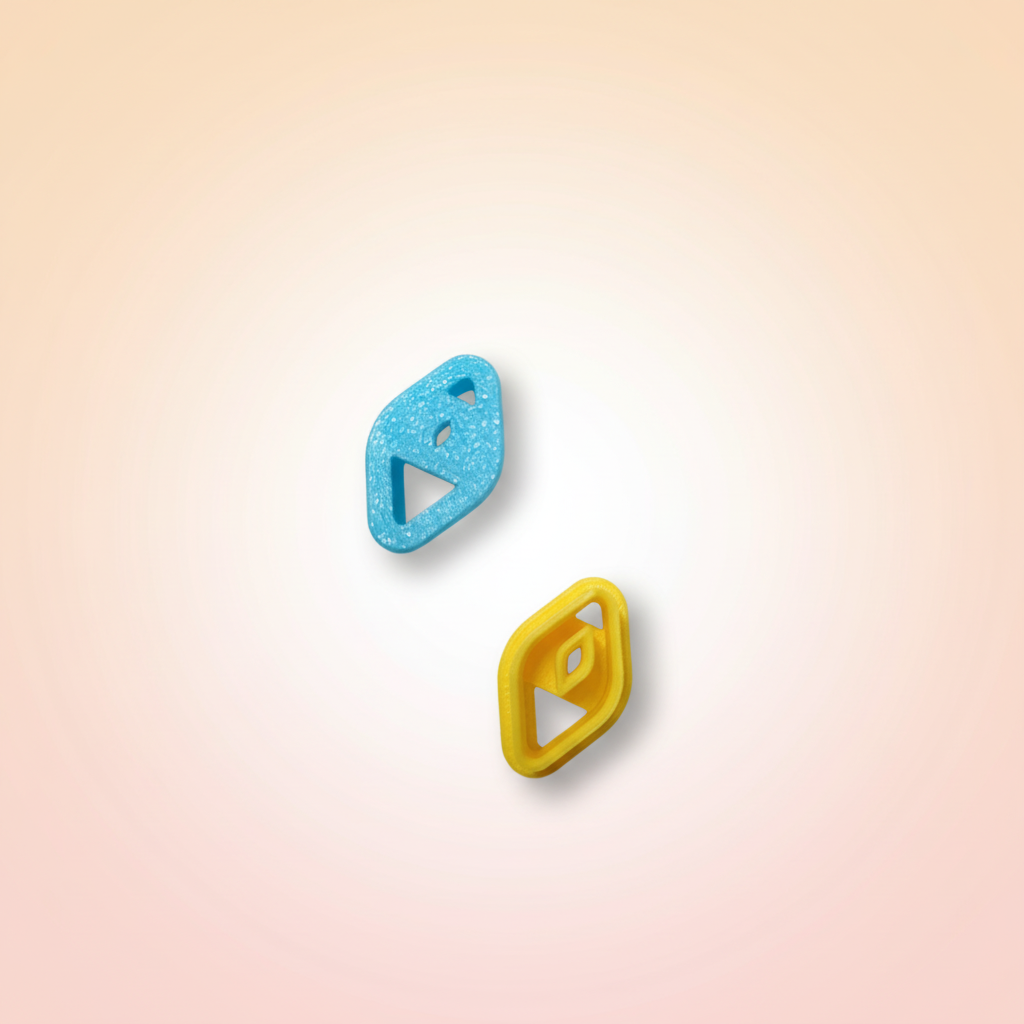 Cortadores azul e amarelo com fundo suave